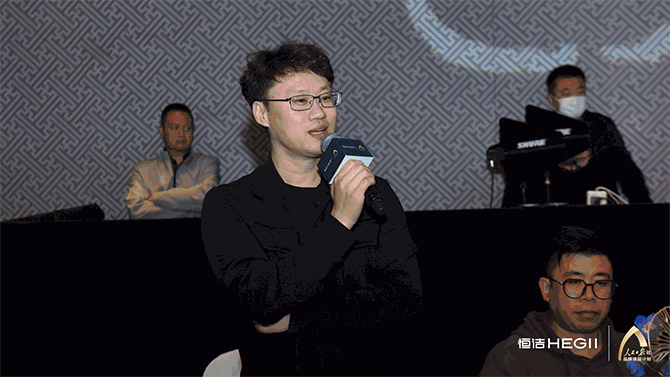 9、GIF：设计师分享照.gif