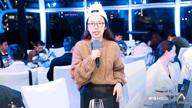 10、GIF：设计师分享照.gif